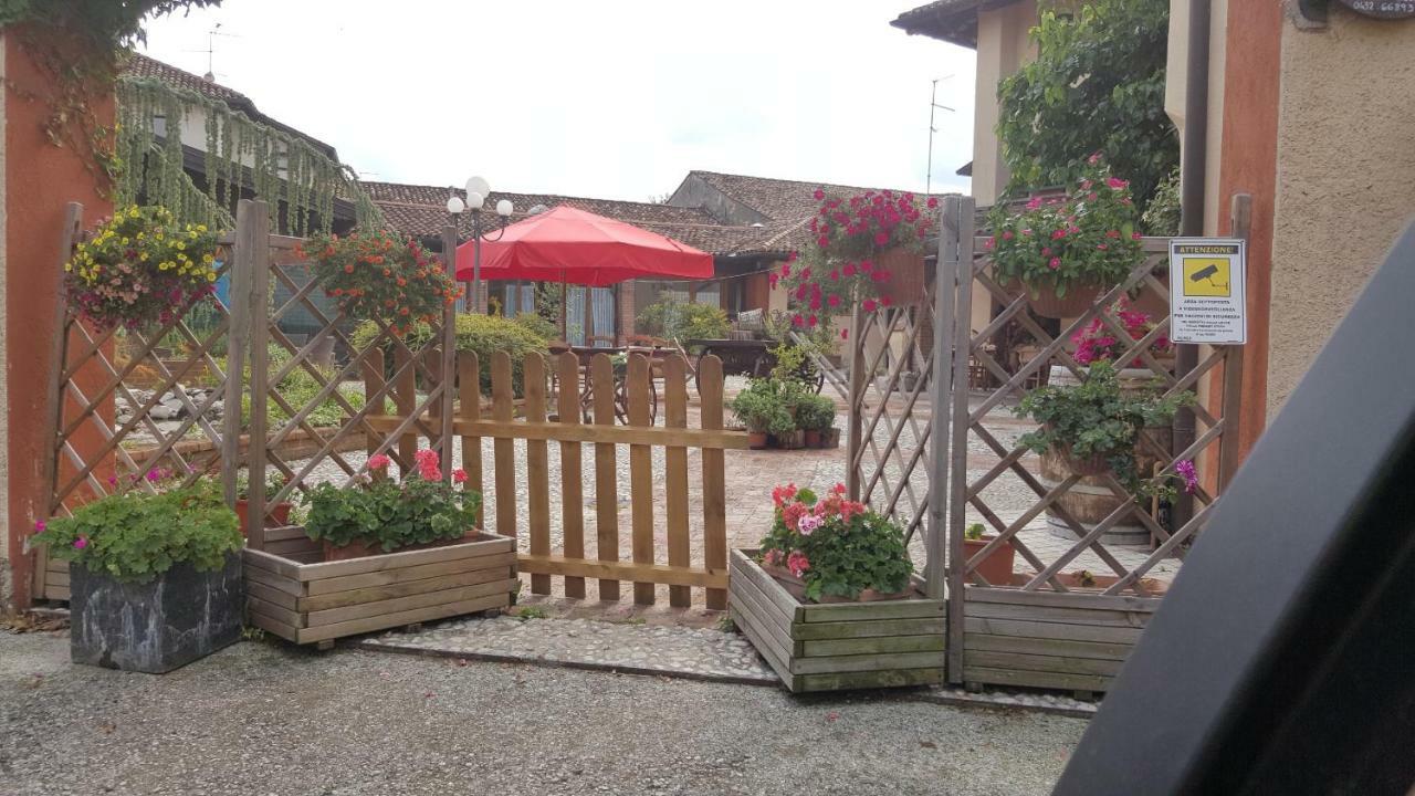 Al Fienile Hotel Orzano Luaran gambar