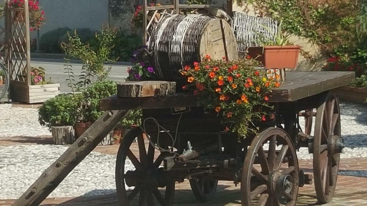 Al Fienile Hotel Orzano Luaran gambar